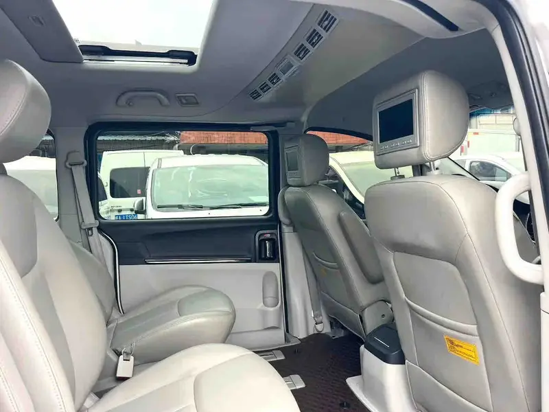 Vehicle photo 8