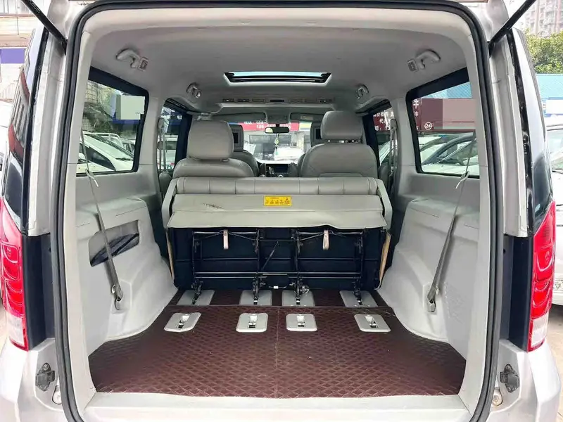Vehicle photo 9