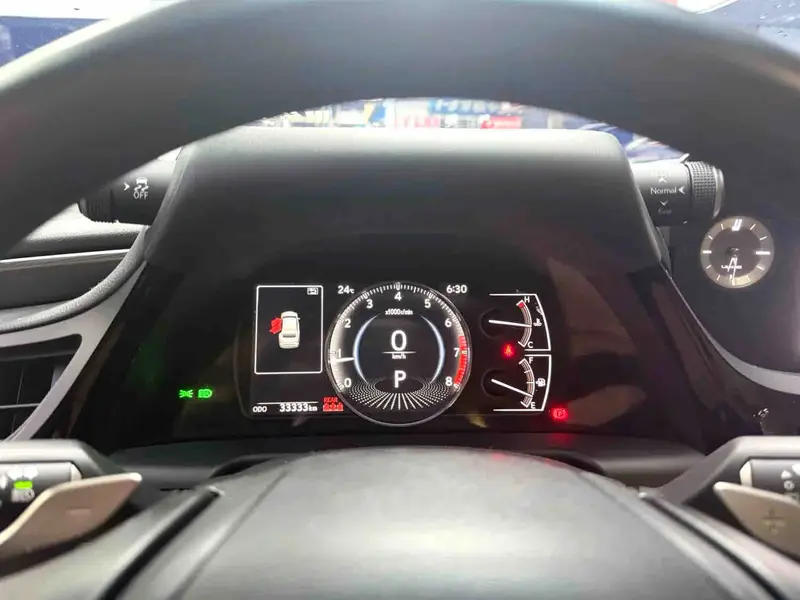 Vehicle photo 14