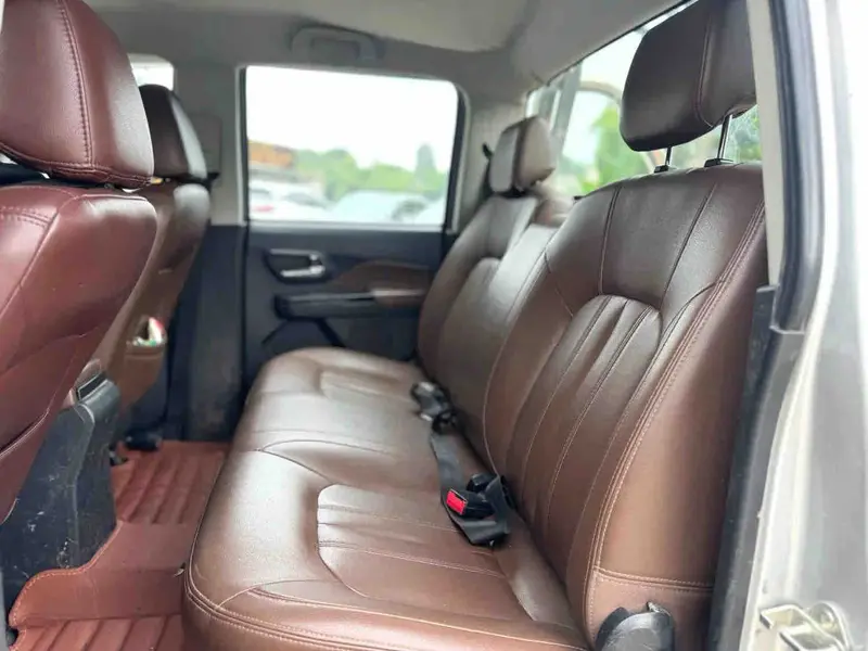 Vehicle photo 4