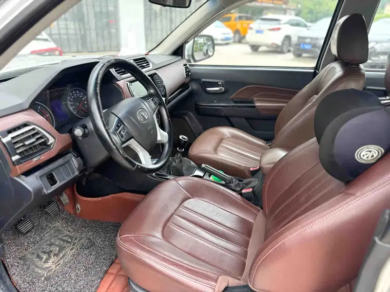 Vehicle photo 5