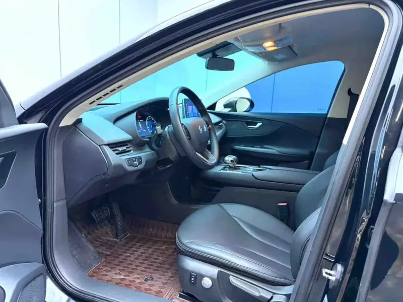 Vehicle photo 4