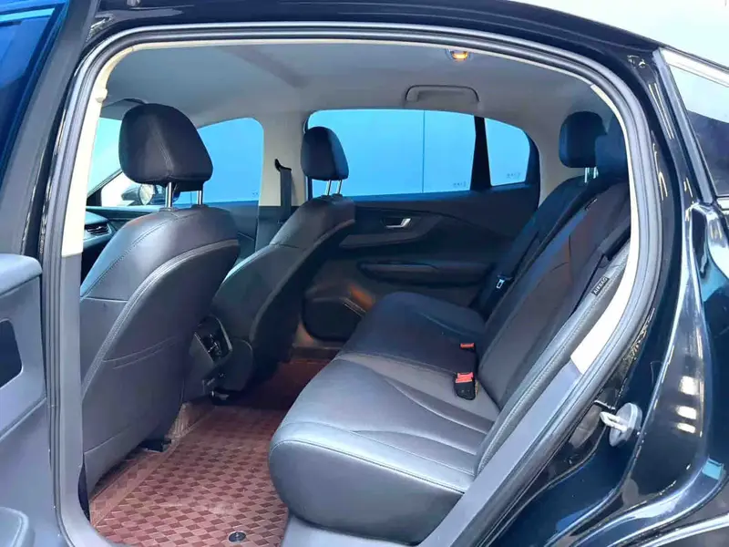 Vehicle photo 5
