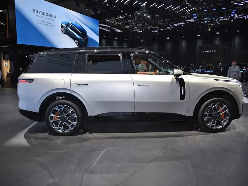 Vehicle photo 3
