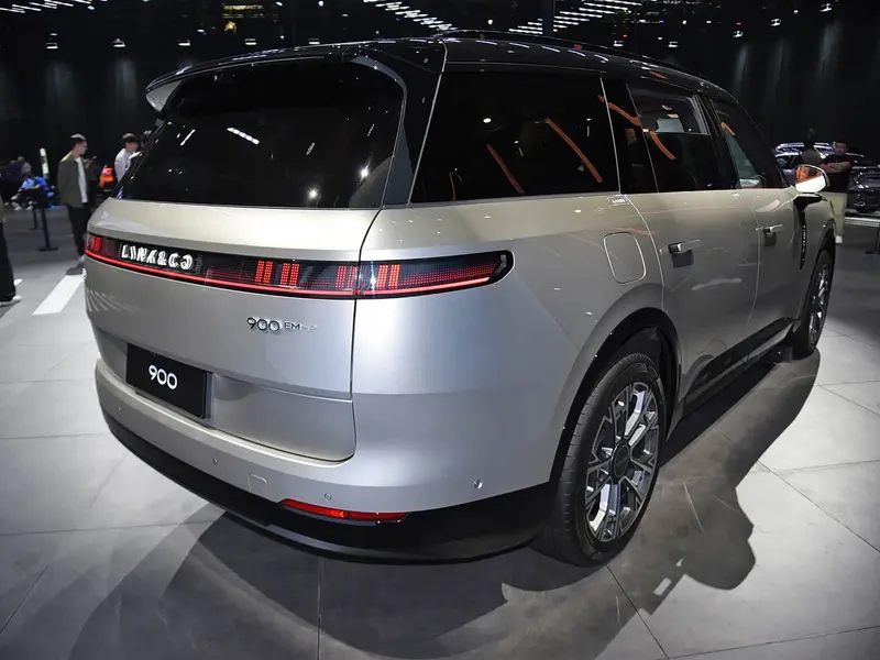 Vehicle photo 5