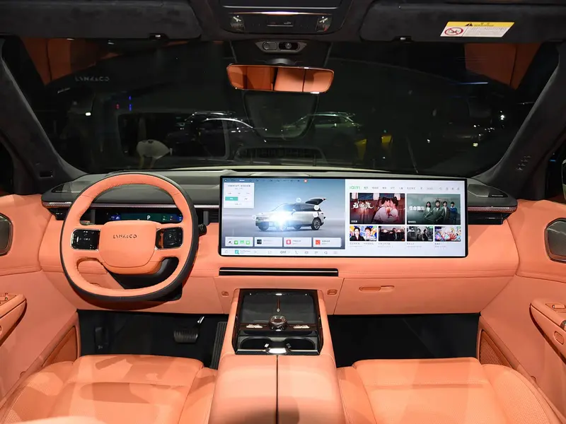 Vehicle photo 7
