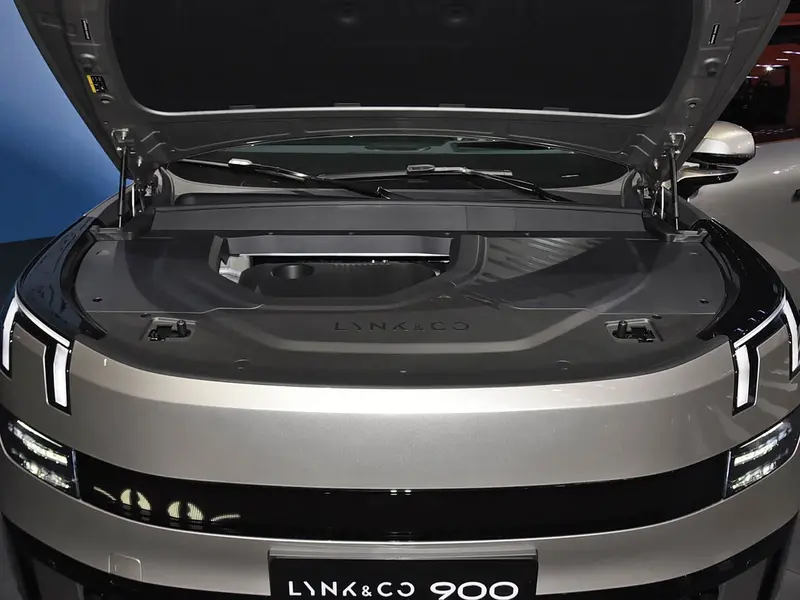 Vehicle photo 10