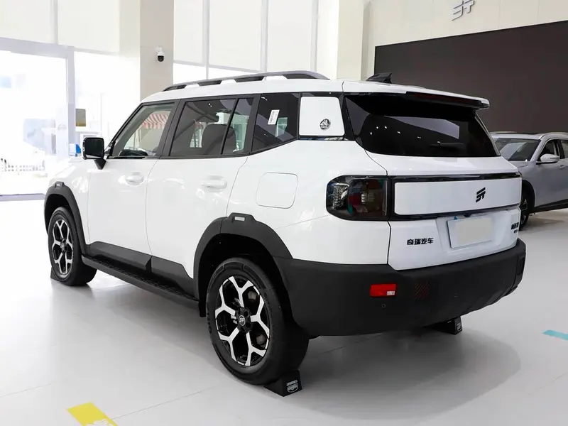 Vehicle photo 5