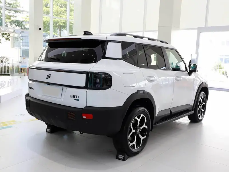 Vehicle photo 7