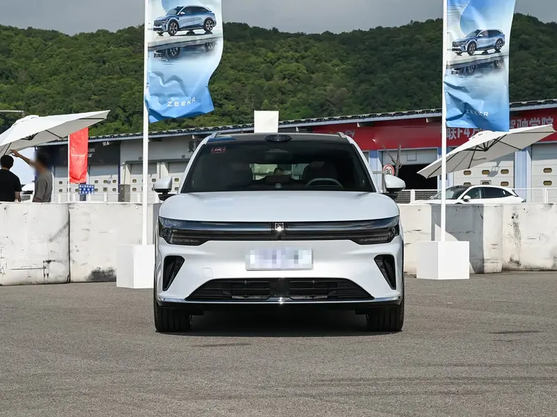 Vehicle photo 3