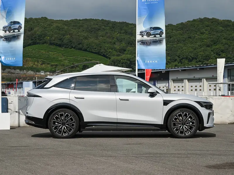 Vehicle photo 4