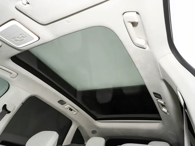 Vehicle photo 14