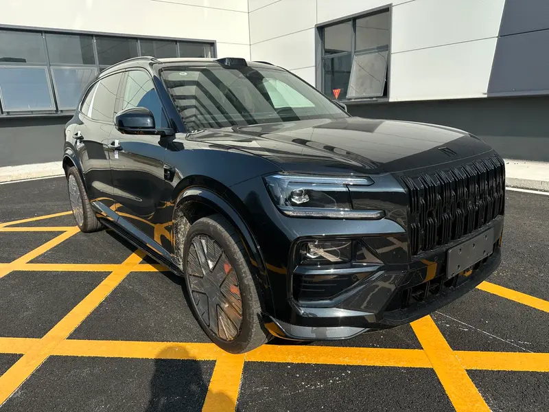Vehicle photo 2