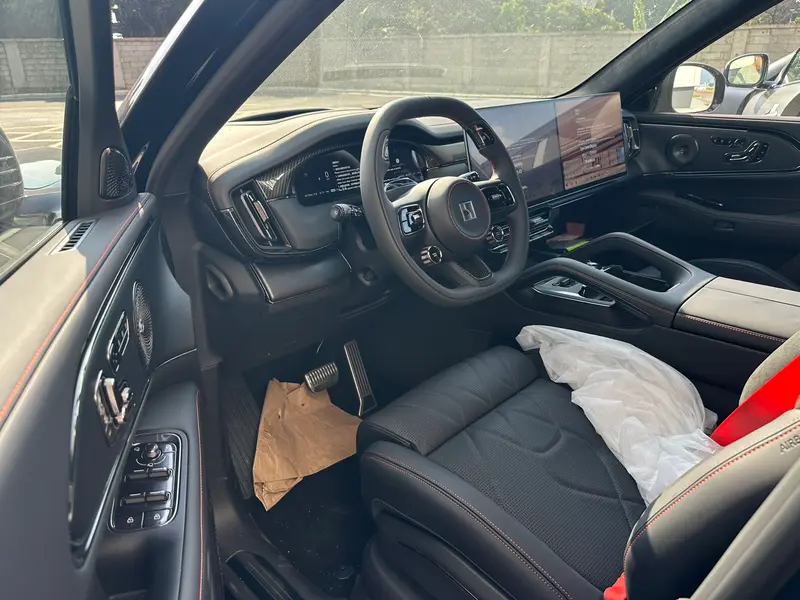 Vehicle photo 9