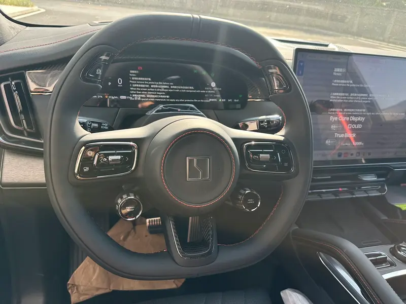 Vehicle photo 10