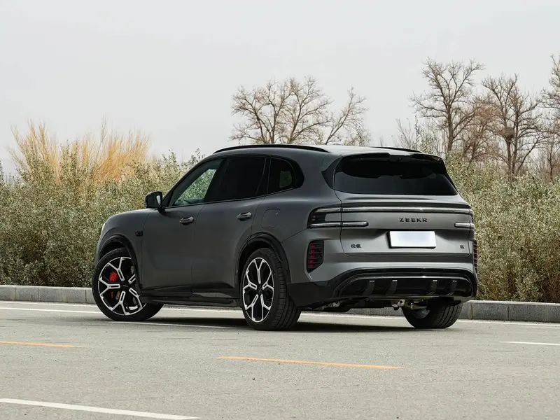 Vehicle photo 4