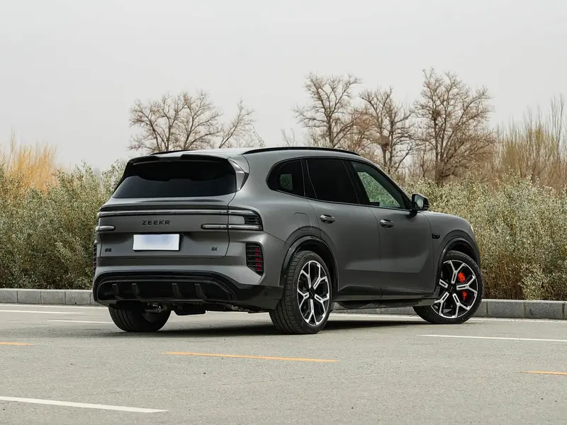 Vehicle photo 5