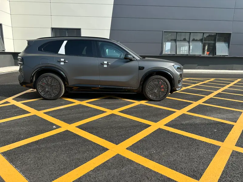 Vehicle photo 9