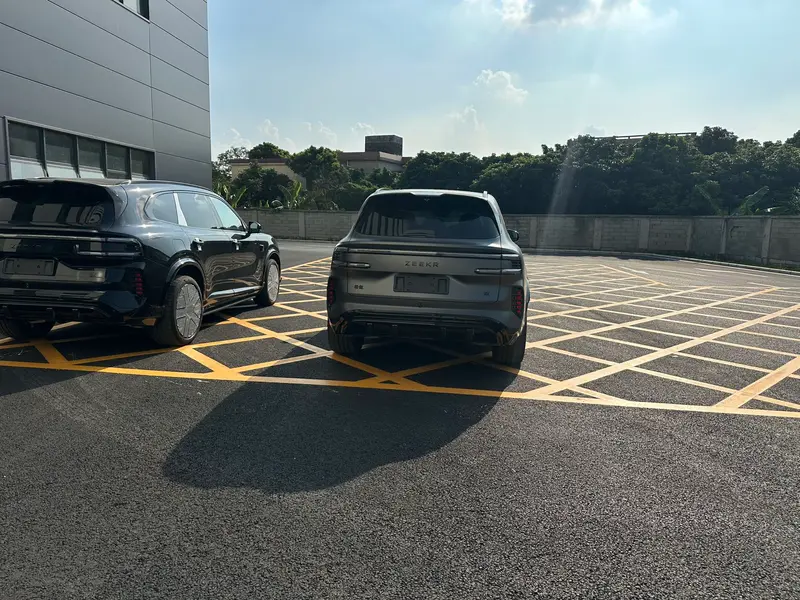 Vehicle photo 11