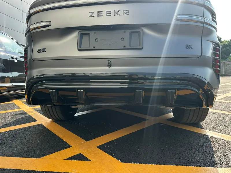 Vehicle photo 14