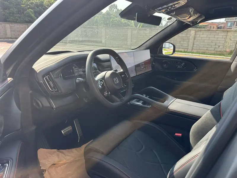 Vehicle photo 16