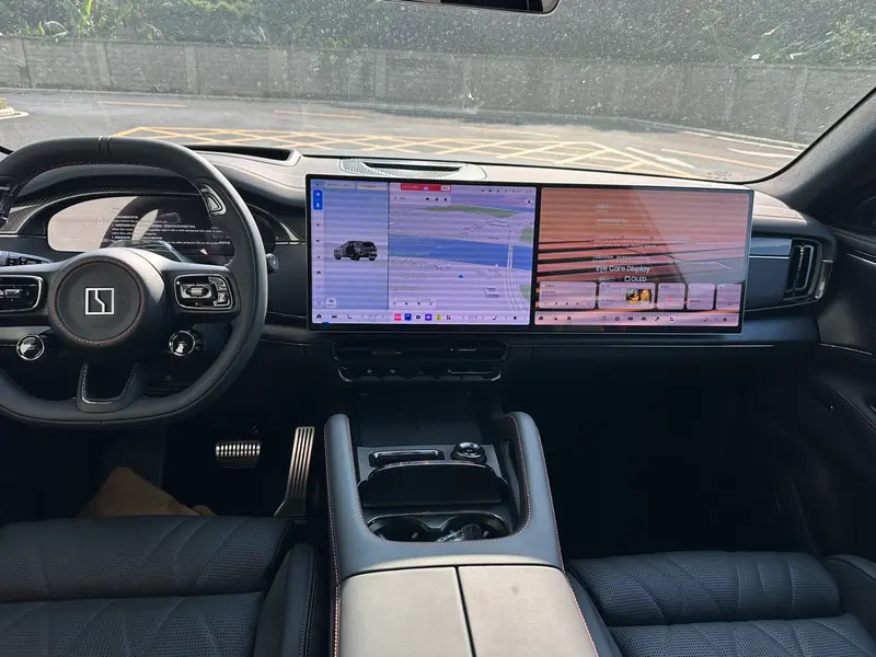 Vehicle photo 18