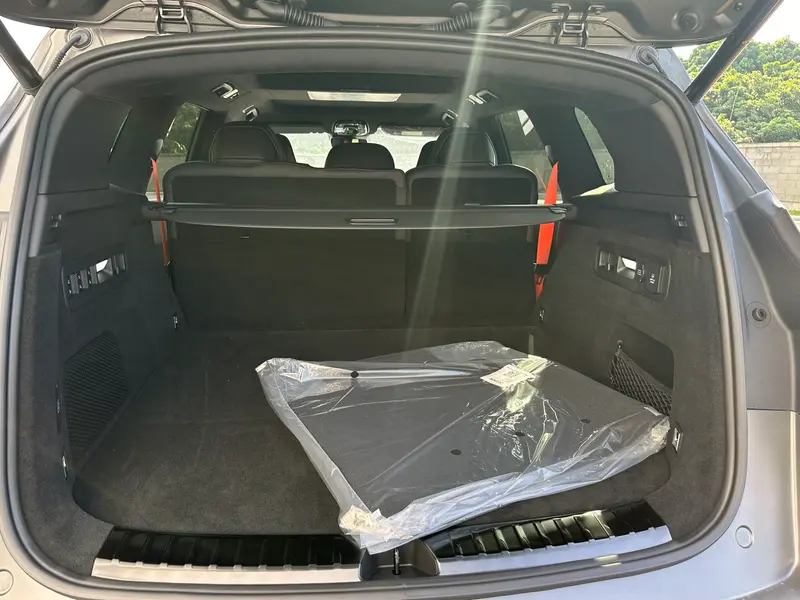 Vehicle photo 21