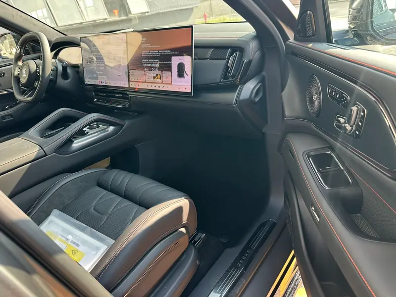 Vehicle photo 23