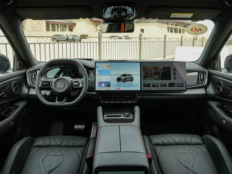 Vehicle photo 24