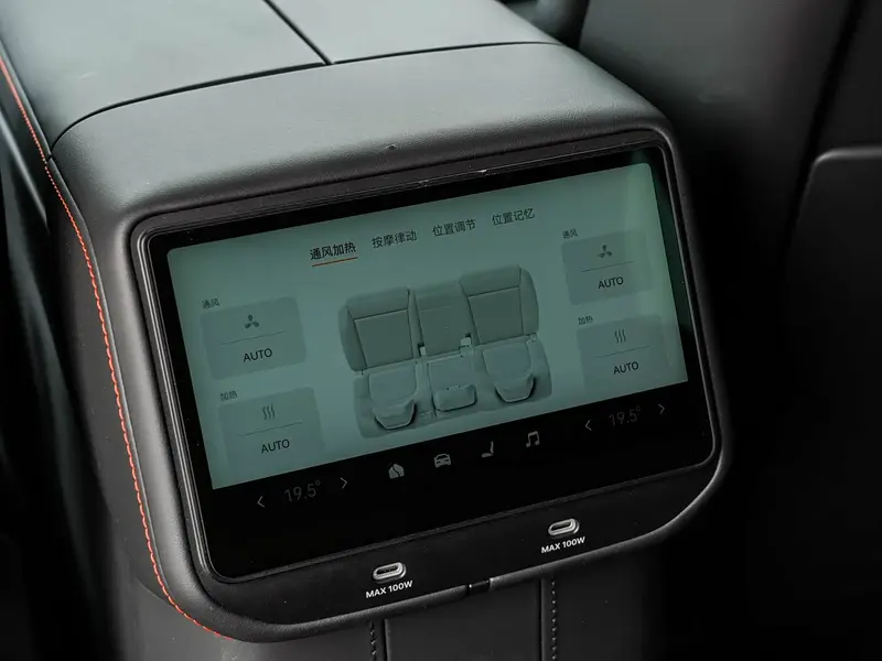 Vehicle photo 28