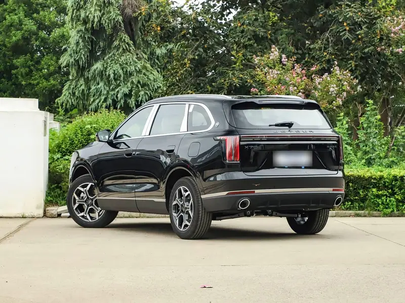 Vehicle photo 6