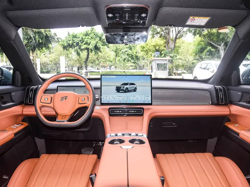 Vehicle photo 8