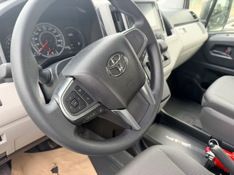 Vehicle photo 6