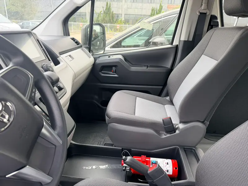 Vehicle photo 7