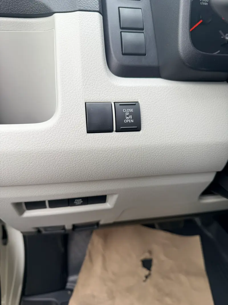 Vehicle photo 8