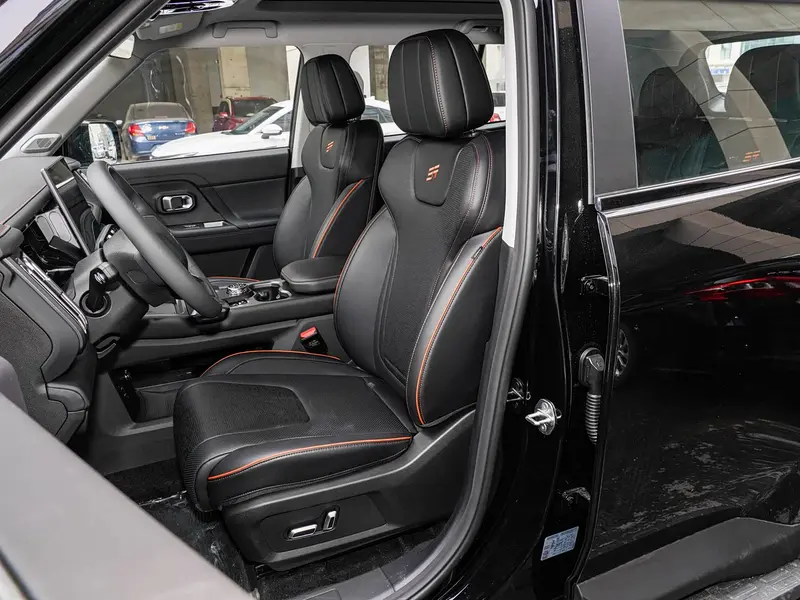 Vehicle photo 9
