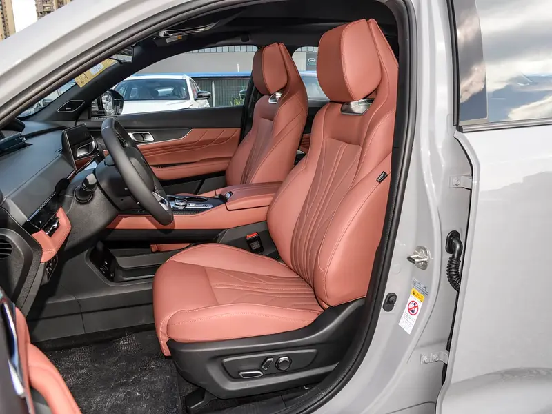 Vehicle photo 10