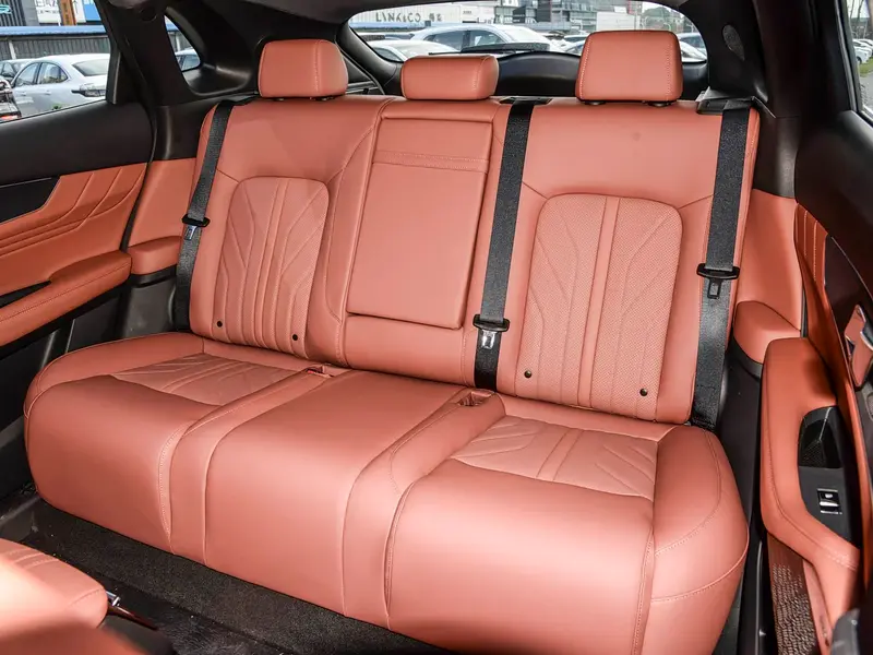 Vehicle photo 11