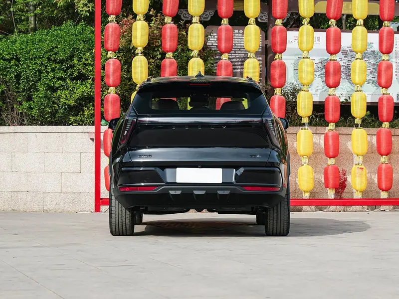 Vehicle photo 5
