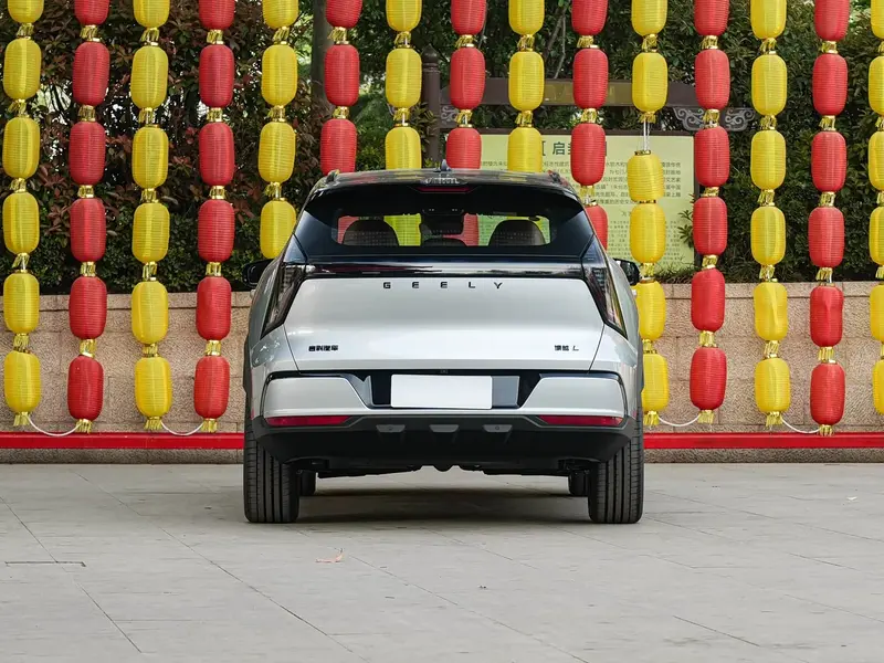 Vehicle photo 5