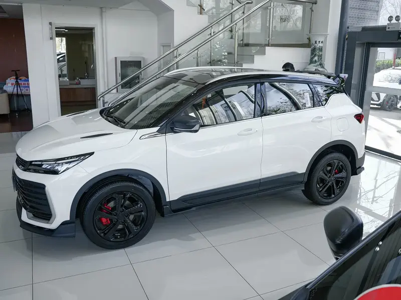 Vehicle photo 3