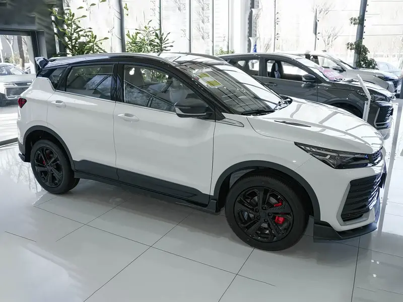 Vehicle photo 4