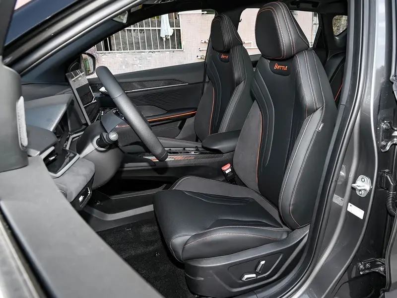 Vehicle photo 8