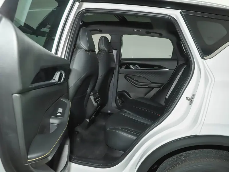 Vehicle photo 10