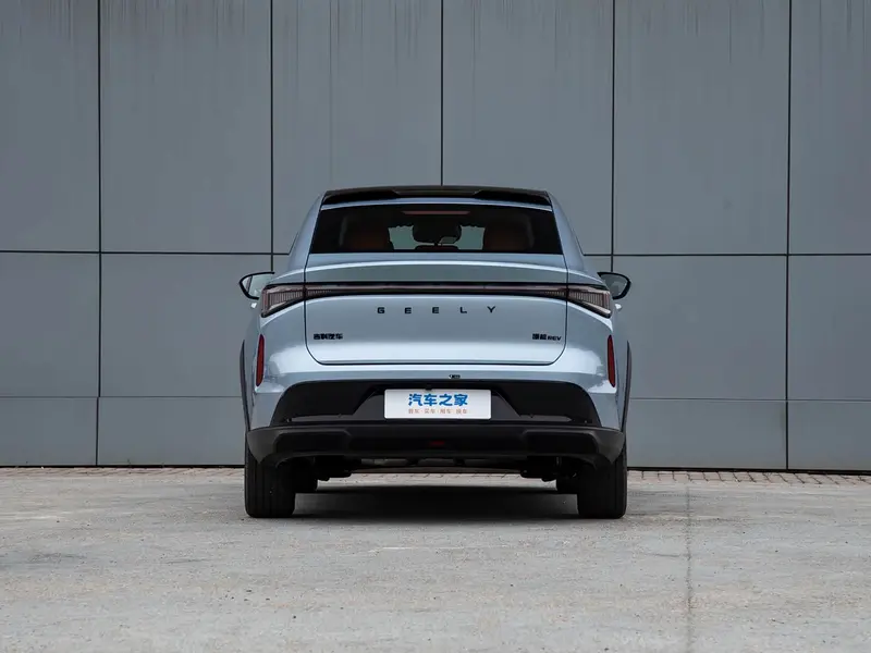 Vehicle photo 7