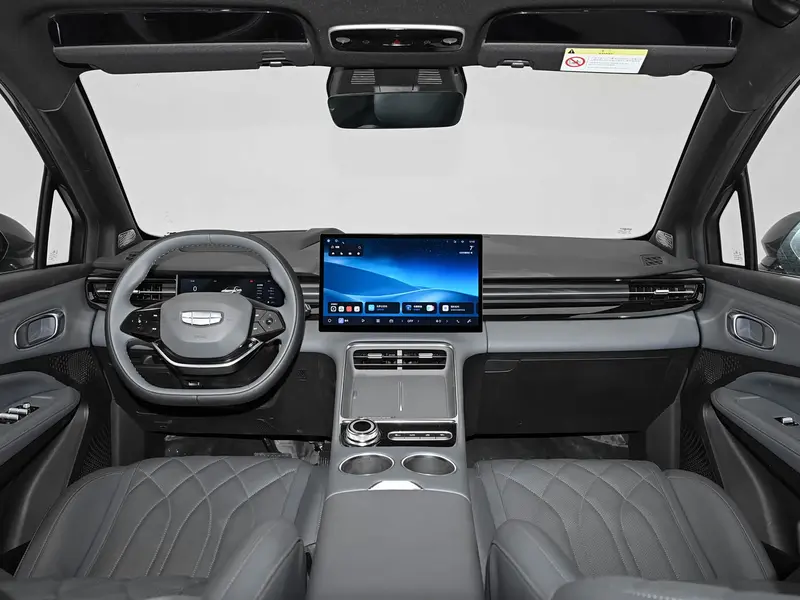 Vehicle photo 8