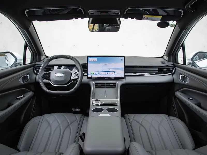 Vehicle photo 8